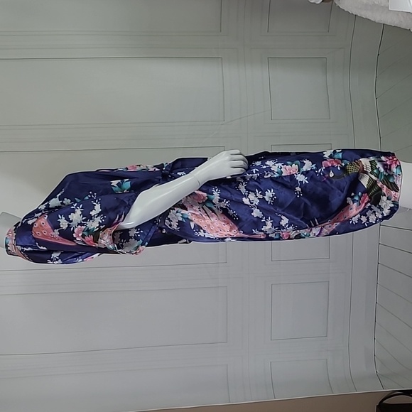 Once Upon A Bookclub Robe One Size Marilyn Monroe Peacock Blue Pink Poly Satin - Picture 3 of 8